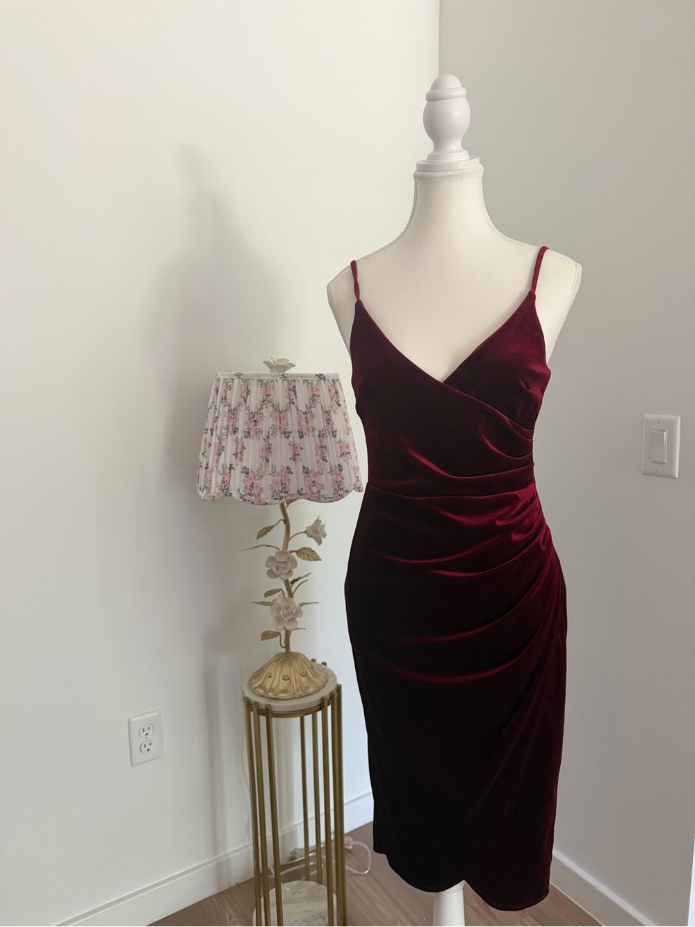 Premier Amour Sleeveless Velvet Wrap Bodycon Dress in Deep Burgundy‎